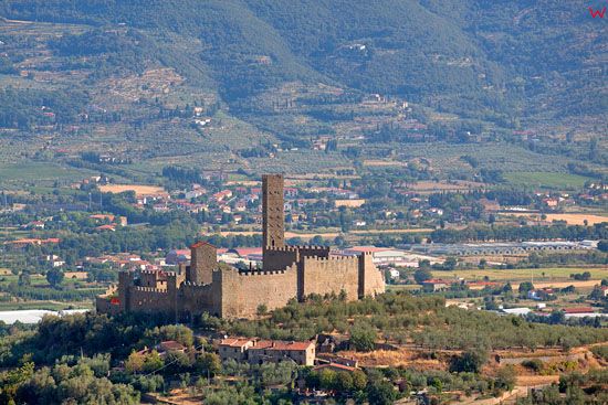 Valdichiana, zamek-Castello di Montecchio. EU, Italia, Toscania/Arezzo. LOTNICZE.